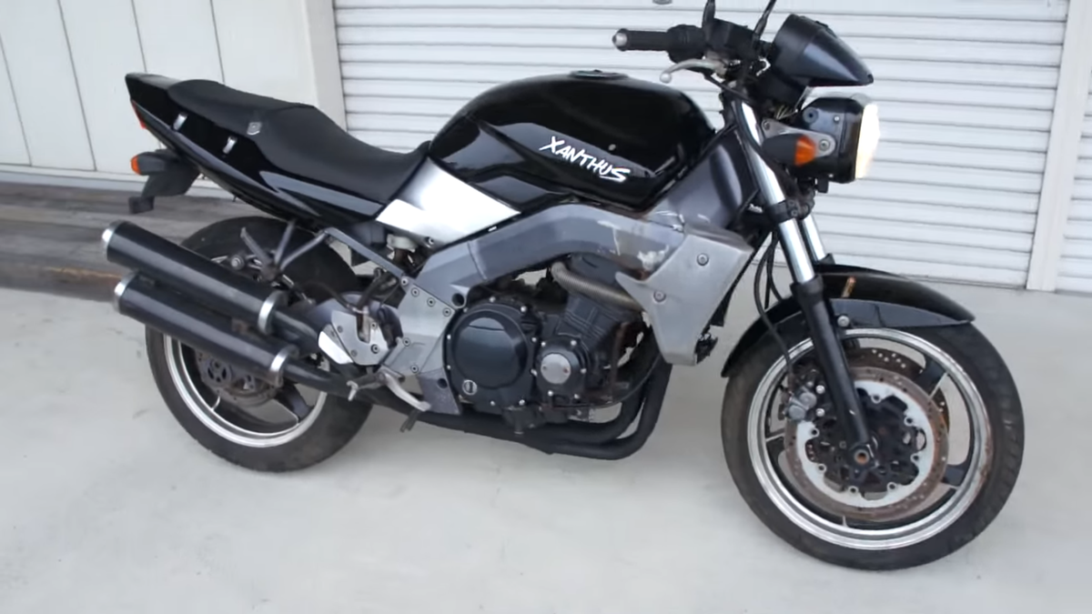 Четырехцилиндровый двигатель объемом 398 кубических сантиметров