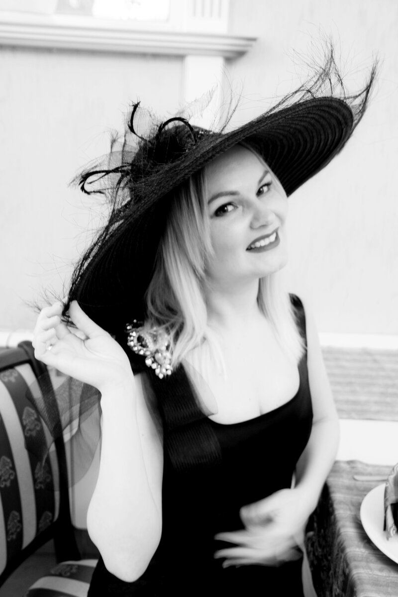 девушка из клипа, снятого в Обнинске в 2020 - личный архив