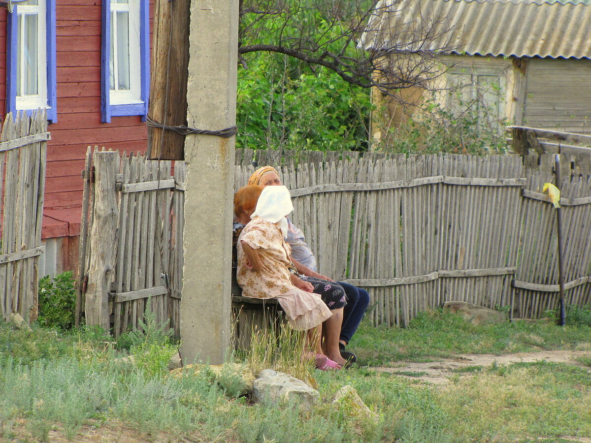Поэтому большинство сельских жителей в нашей стране сегодня - не бизнесмены по сути своей. 