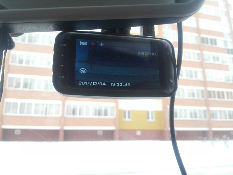Всем доброго здравия! Пришла посылка из поднебесной)))Куплен взамен старого prestigio ! Покупал на распродаже в быстрых сделках! По отзывам хвалили и доставка быстрая! Заявлено качество full hd, думаю соответствует, так как размер видео приличный и на компе при просмотре видно очень хорошо и машины и номера, даже в тёмное время суток! Изначально ценник был 48$ но по акции обошелся всего лишь 21.79$ Покупкой более чем доволен! В наше время без него ни куда)))) Жду теперь магнитный держатель для телефона, устанавливается в дефлектор обдува! Всем добра! 
