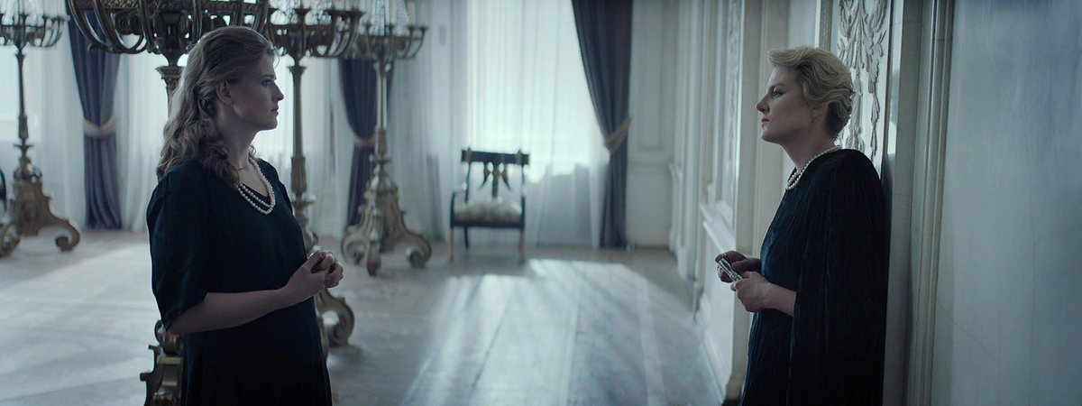 Рената Литвинова в роли Маргариты на кадре из фильма «Северный ветер»