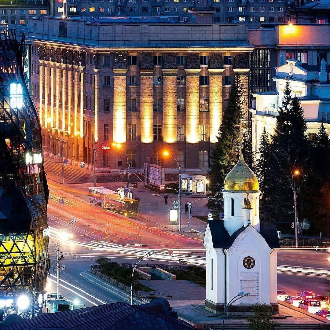 Новосибирск обязан своим появлением на свет Транссибирской магистрали: в конце XIX века император Александр III решил соединить Дальний Восток с более обжитой частью государства железной дорогой.-1-2
