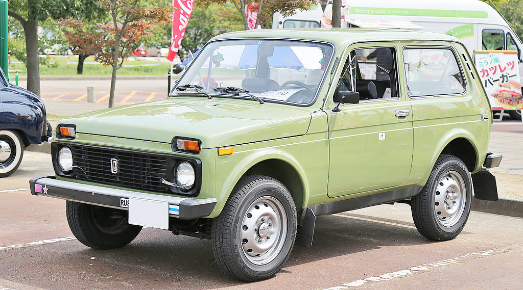 ВАЗ-2121 "Нива"  - первое поколение автомобиля (источник: Wikipedia.org)