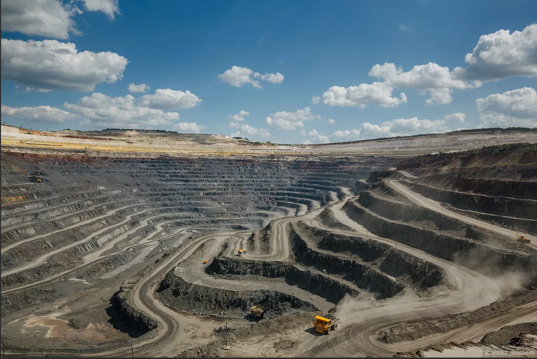 Добыча железной руды Стойленский карьер Белгородская область Россия