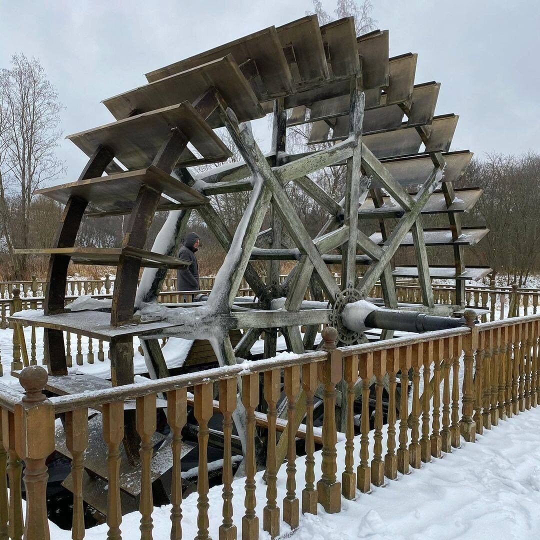 Водяное колесо на речке Пажа в Радонеже. Декабрь 2020. Автор @katrin_travel_rus  