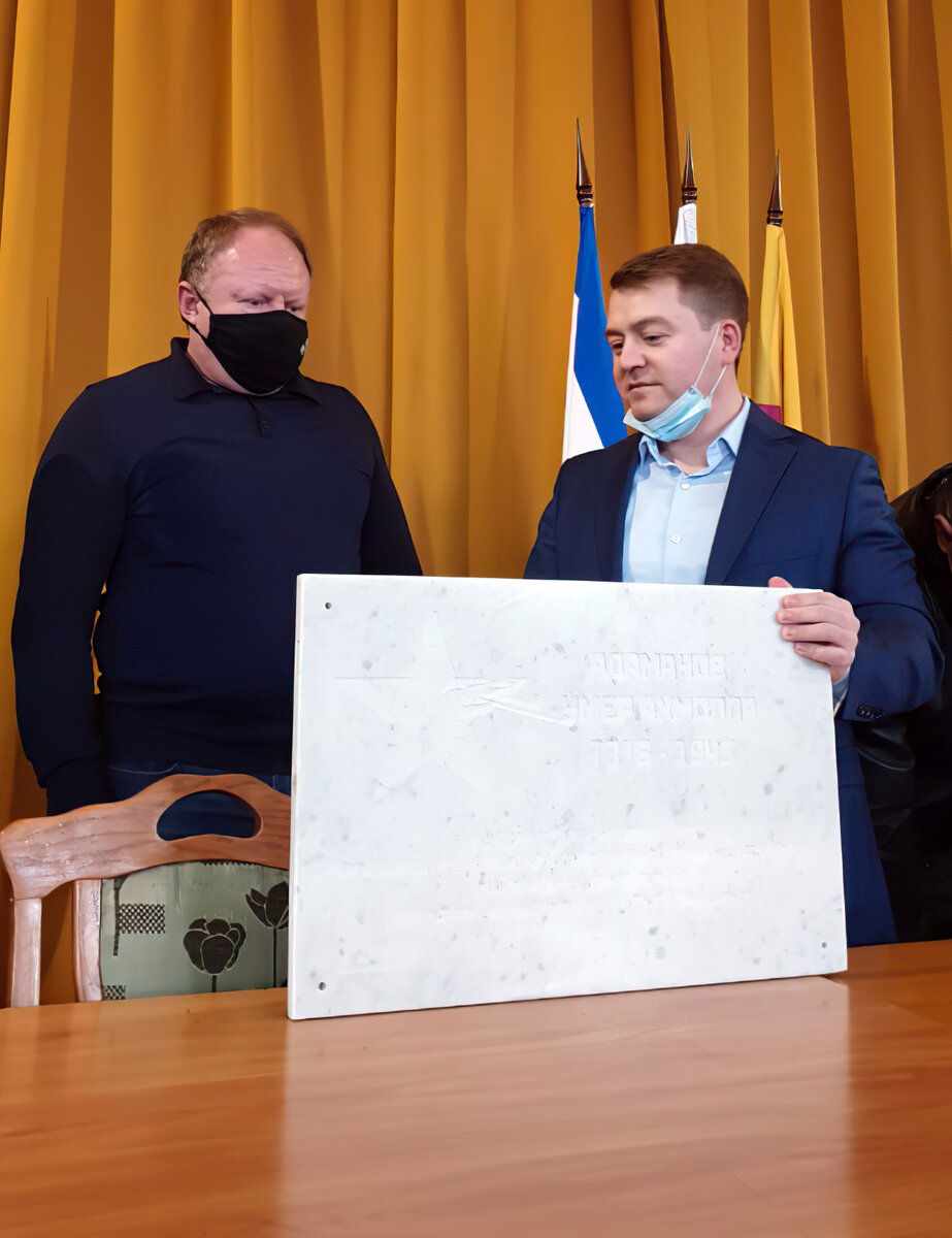 А. Черняк (слева) поддержал инициативу общественников