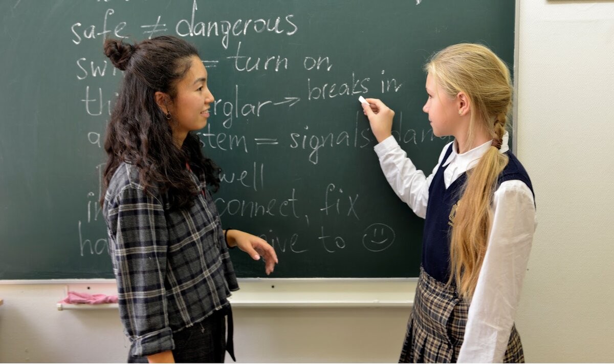 Дети работают в мини-группах, могут переходить из одной в другую. Это стимул двигаться дальше.