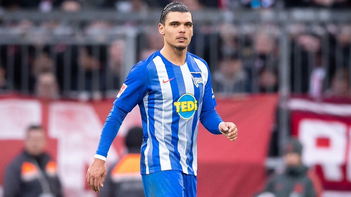 Рекик в футболке  Герты.