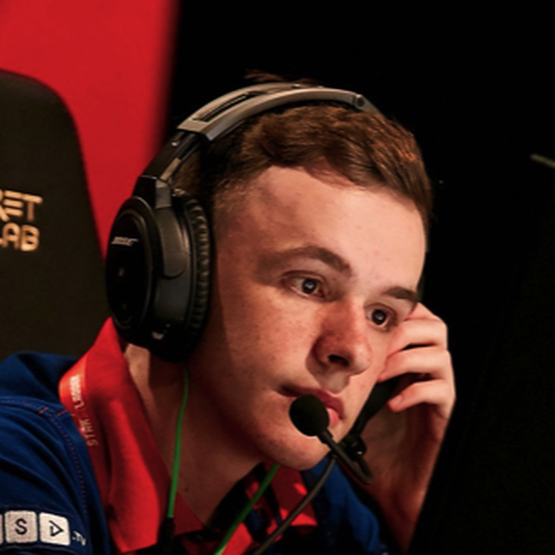 «Нам надо просто больше общаться, доигрывать и не нервничать. А то [в конце первых половин] мы начинаем нервничать как-то, в итоге меньше говорим и умираем по одному».