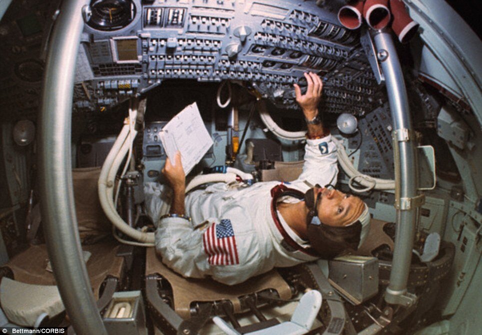 Фото на борту КК "Аполлон". Фото взято из открытых источников интернет http://bolshoyforum.com/forum/index.php?topic=493523.32360