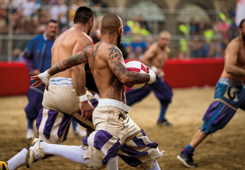 В Кальчо играют в классических штанах, фото: christianoneves.com