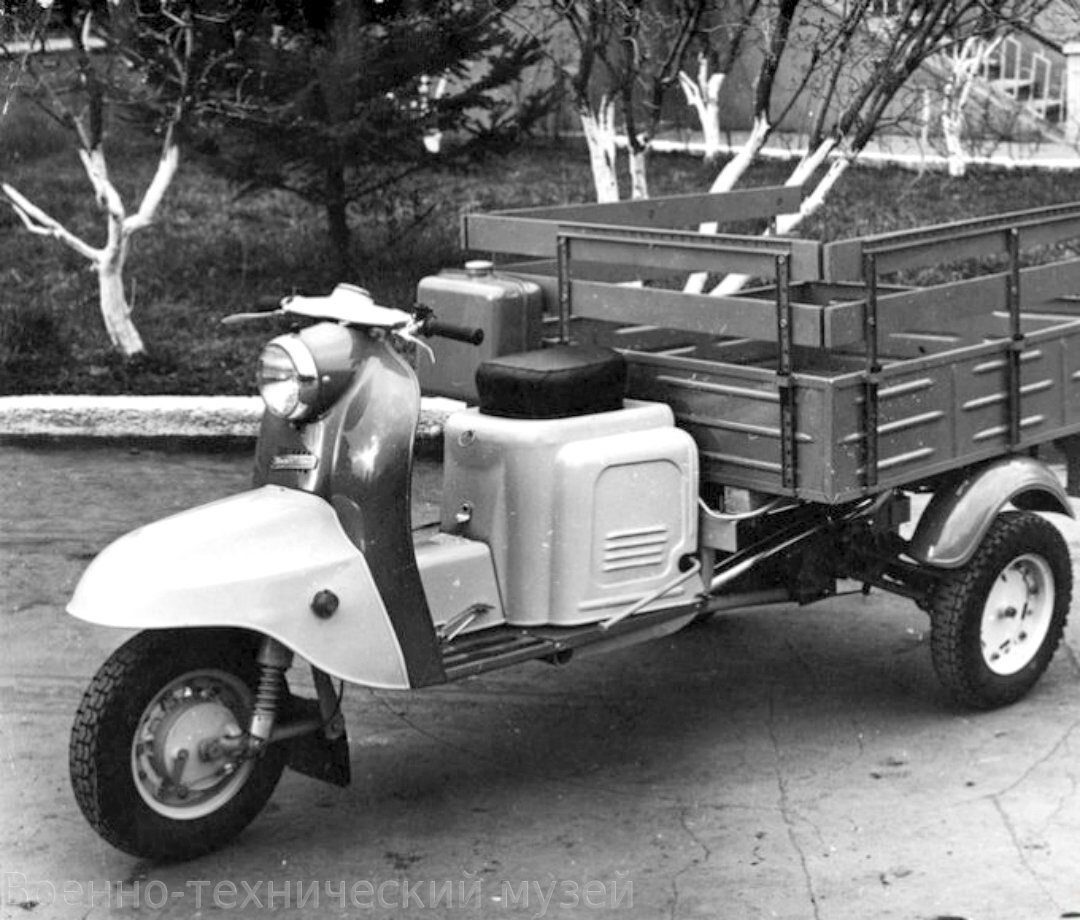 Первый экземпляр грузового мотороллера «Муравей» сошел с конвейера в 1959 году.  Сегодня подобная техника не пользуется таким ажиотажем, которым пользовалась во времена Союза.-2