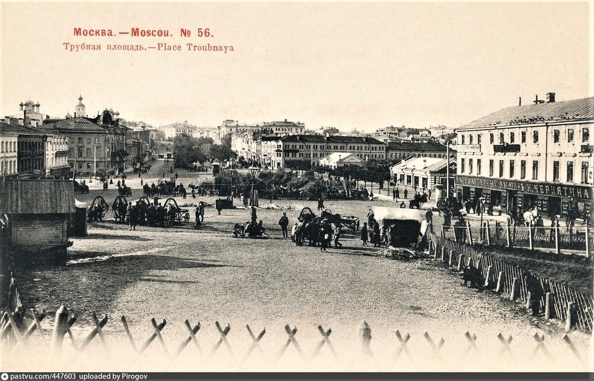 Трубная площадь. В центре, справа два цветочных павильона. (фото рубежа XIX-XX веков с сайта pastvu.com)