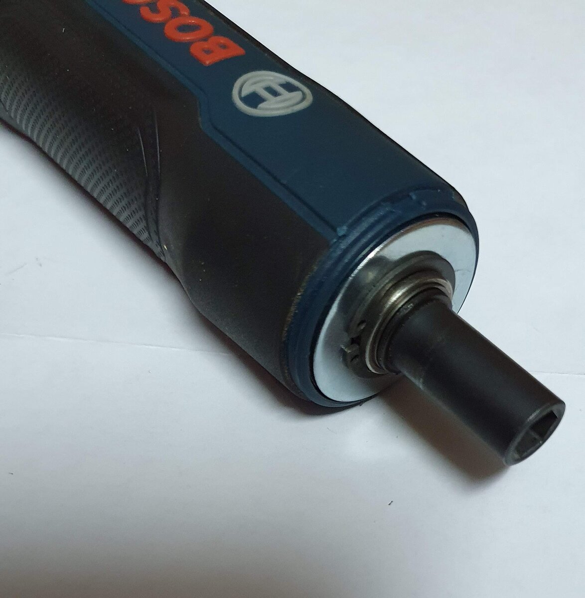 после снятия стопорного кольца снимаем шайбу и пружину