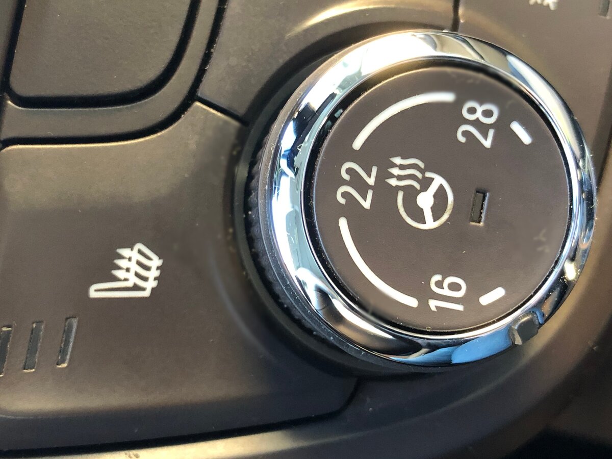 Тёплый руль в мороз - приятно!