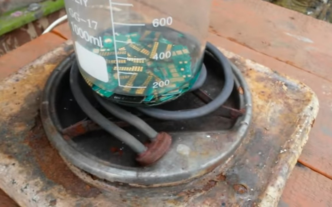 Фото автора. Налил соляной кислоты.