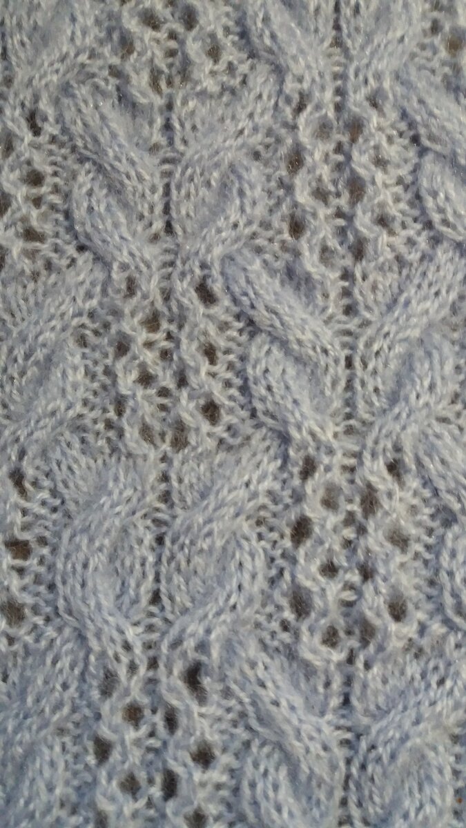 Ошибка в первой нижней паре перекрещивания петель в жгутах.