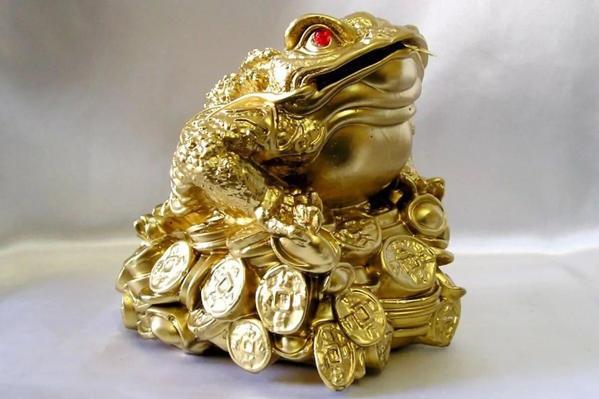 Трехлапая жаба. Талисман трехлапая жаба. Трехлапая денежная жаба фен-шуй талисман. Феншуйская жаба.