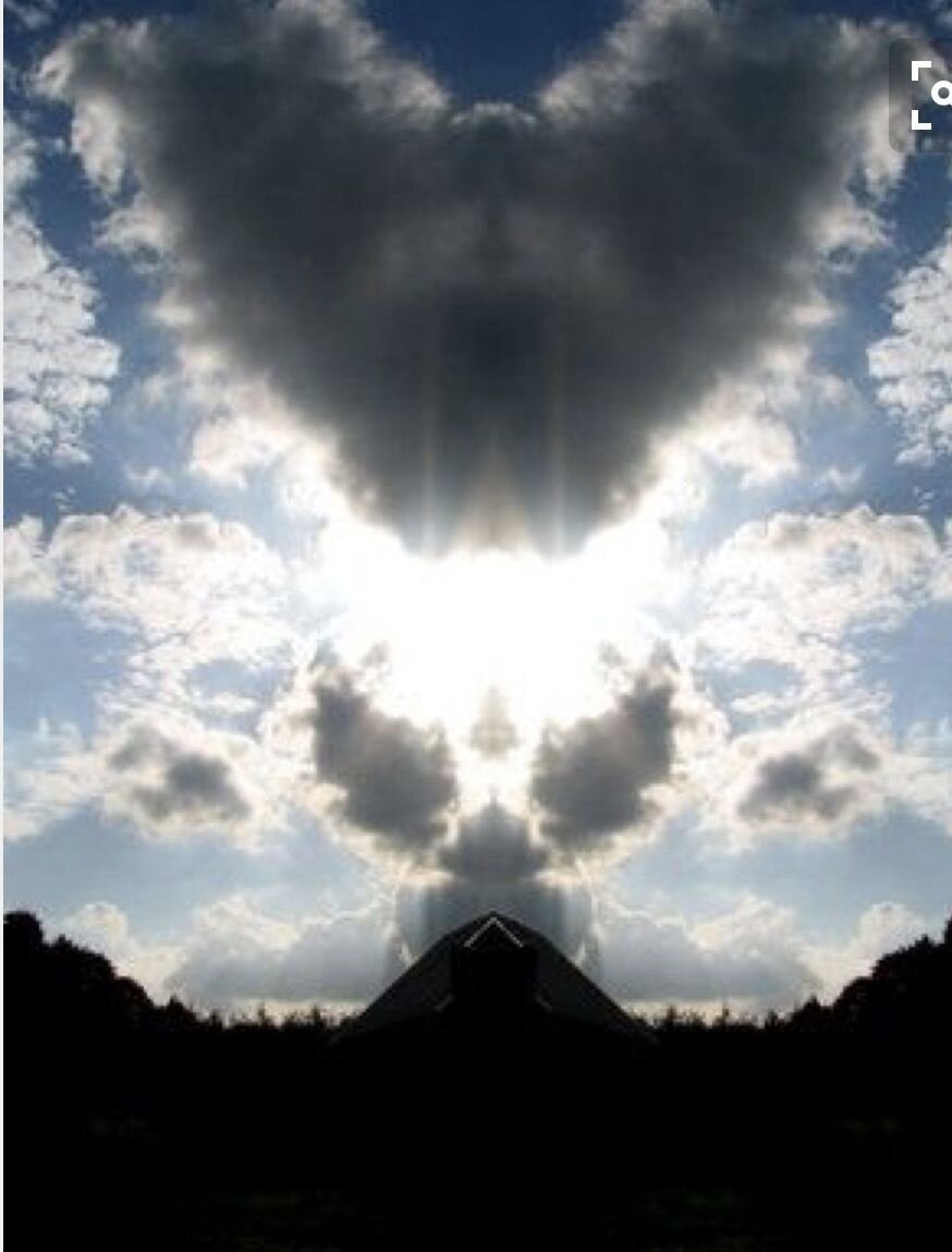 Видишь небо в облаках. Ангел в небе. Бог в небе. Чудо в небе. Ангел из облаков.