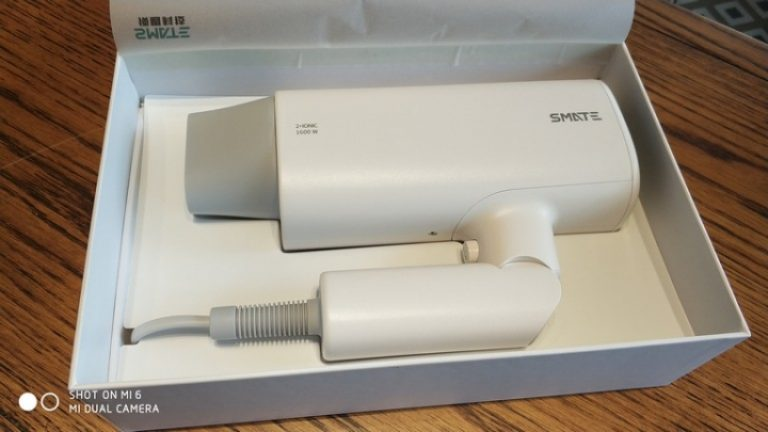 Xiaomi Mijia Smate Hair Dryer – складная модель, которая не займёт много места в чемодане. Фото: xiaomibuying.com