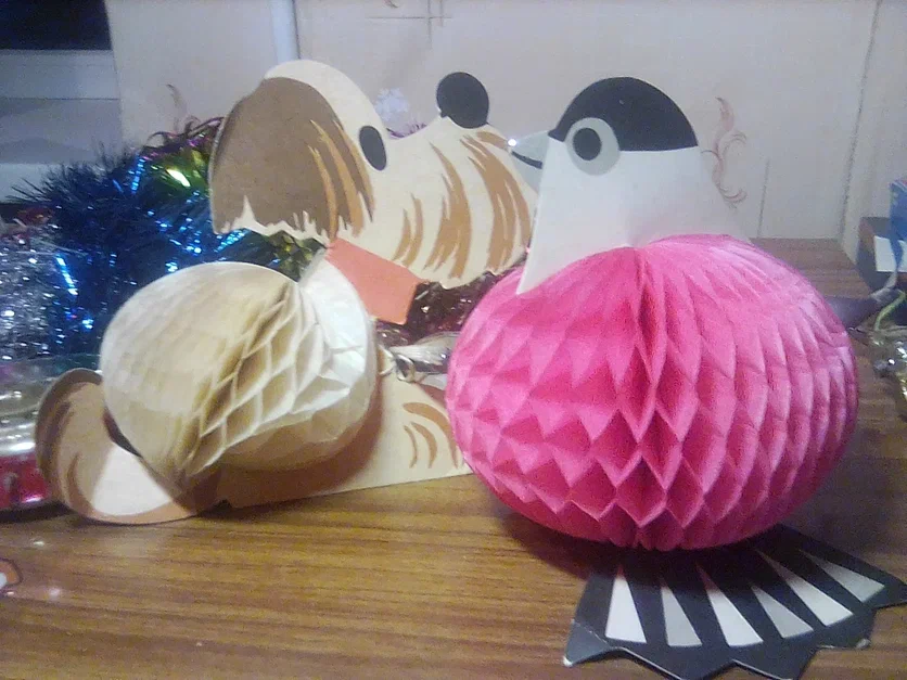 Мои картонажные игрушки, снегирь и Барбос (фото автора)