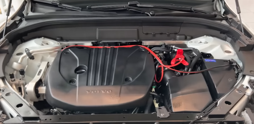 Подкапотное пространство с двигателем В5.