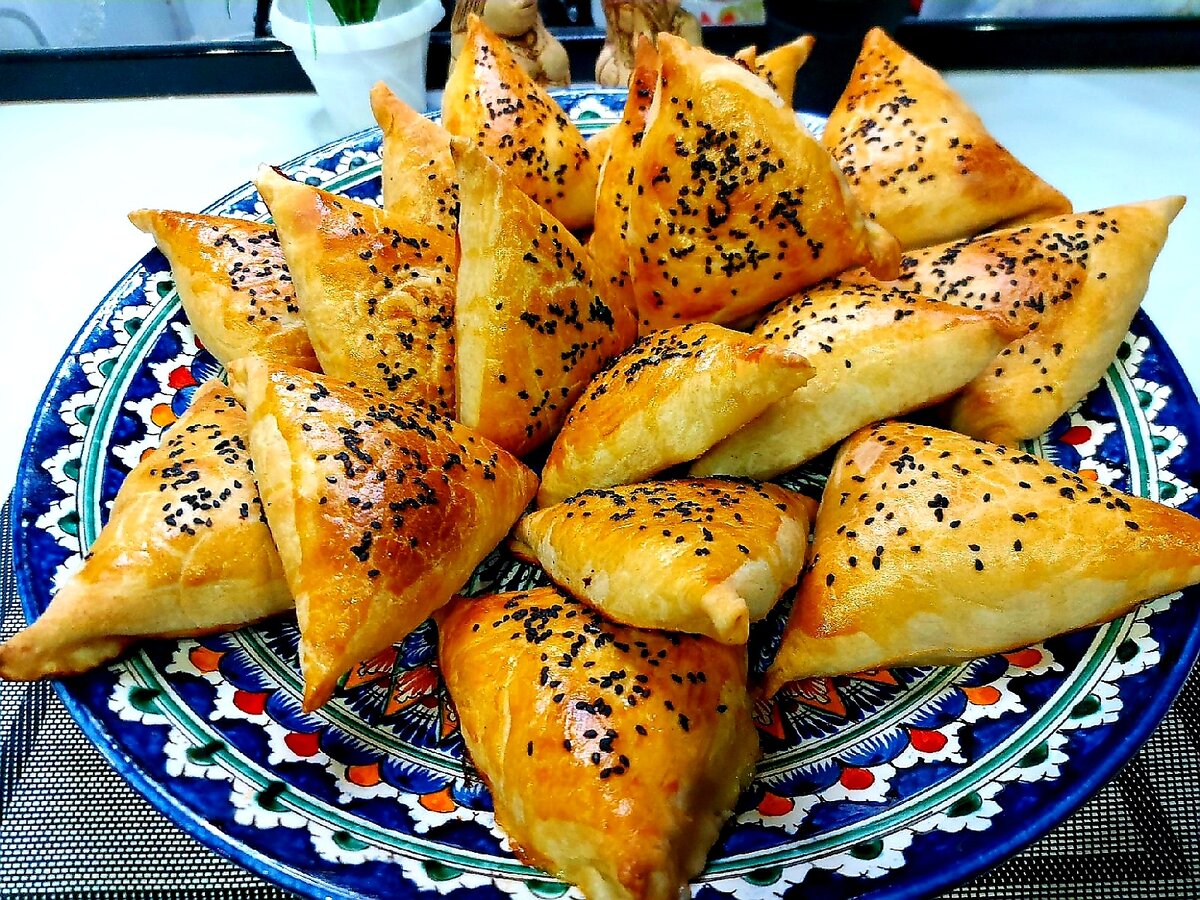 самса с курицей как приготовить тесто. самса из слоеного теста. слоёное тесто выпечка самса. дунганский самса. самса фото.