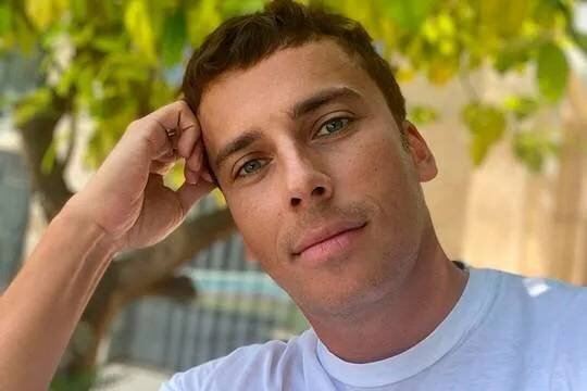    Максим Галкин вслед за Меладзе произнес на концерте в Дубае лозунг «Героям слава»