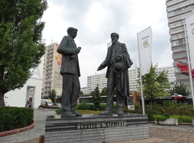 В Млада-Болеславе нас встречают два Вацлава: Лаурин и Клемент