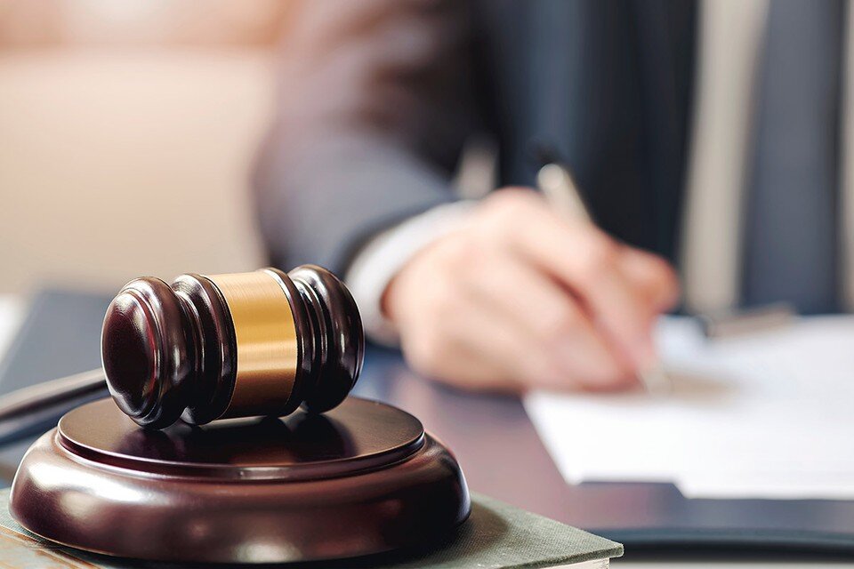     9 января в Рижском суде прошло первое заседание по «делу IMHOclub.lv.» - созданной 12 лет назад латвийским журналистом Юрием Алексеевым и двумя его друзьями дискуссионной интернет-площадки.  Shutterstock