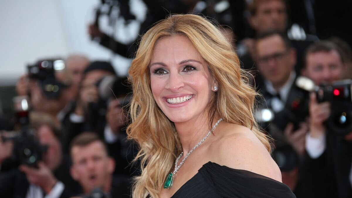    Американская актриса Джулия Робертс на красной дорожке 69-го Каннского кинофестиваля © AP Photo / Joel Ryan