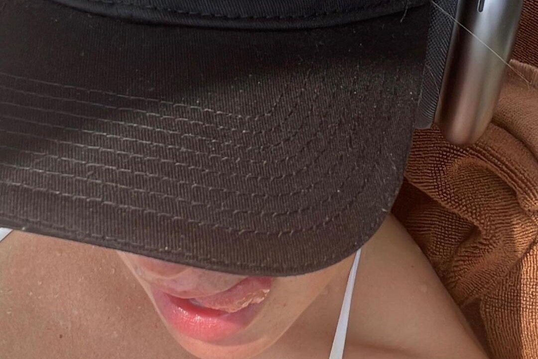     Настя Ивлеева в провокационной кепке Vetements разозлила интернет: кажется, назревает новый скандал