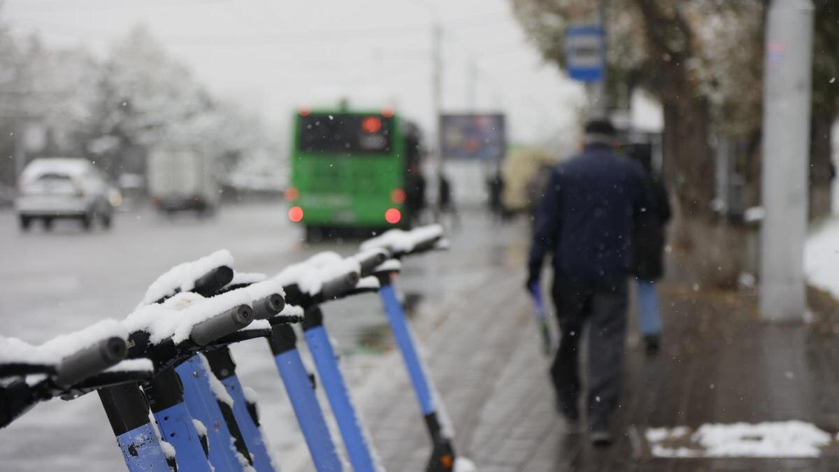    Первый снег в Алматы:NUR.KZ / Петр Карандашов