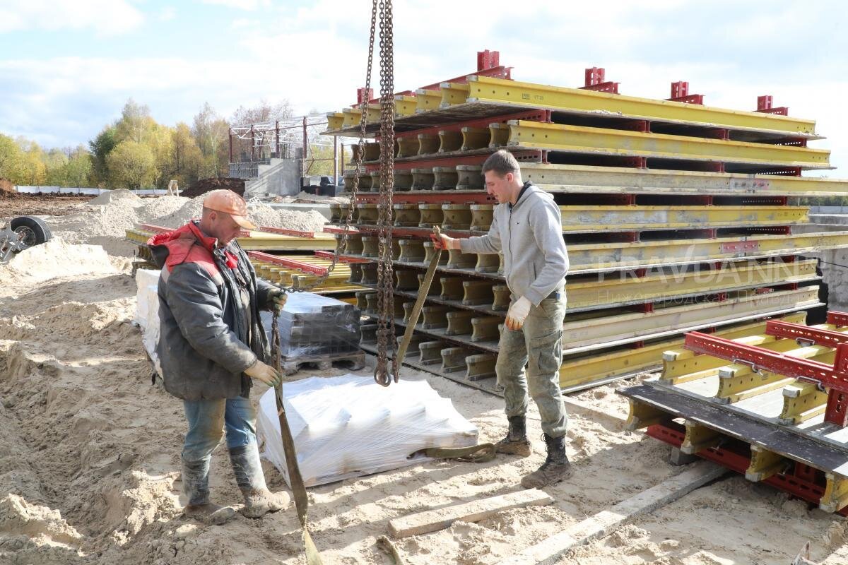    Из-за дефицита кадров зарплата строителей за год выросла в среднем на 17% Арина Полтанова