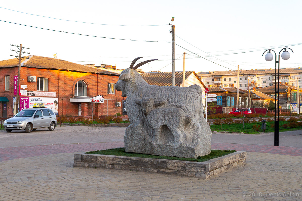 Урюпинск. Памятник козе в Урюпинске. В Волгоградской области город Урюпинск памятник козе. Урюпинская коза памятник. Памятник козе в Урюпинске Волгоградской области.