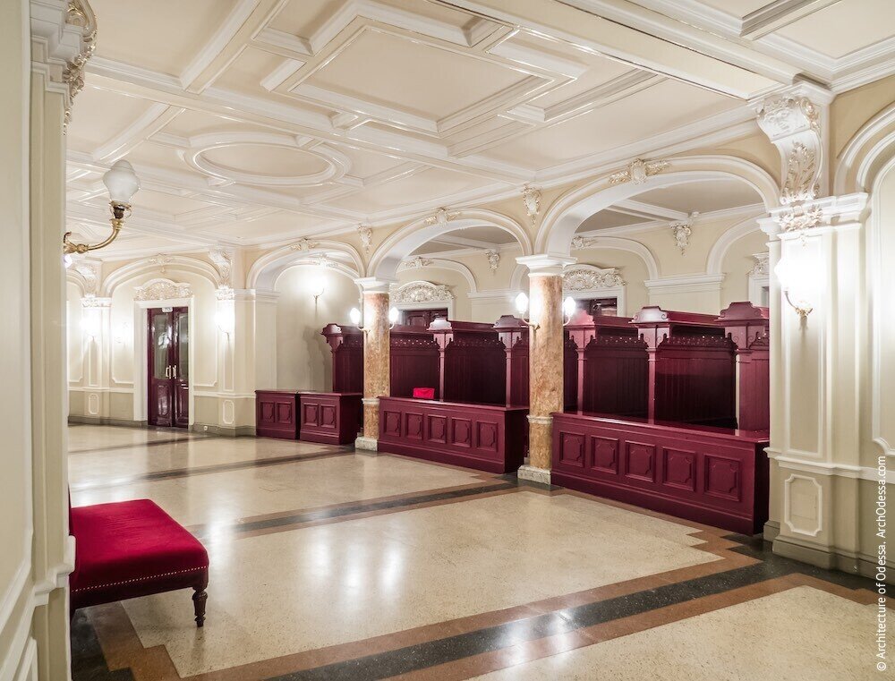 Фойе в театре