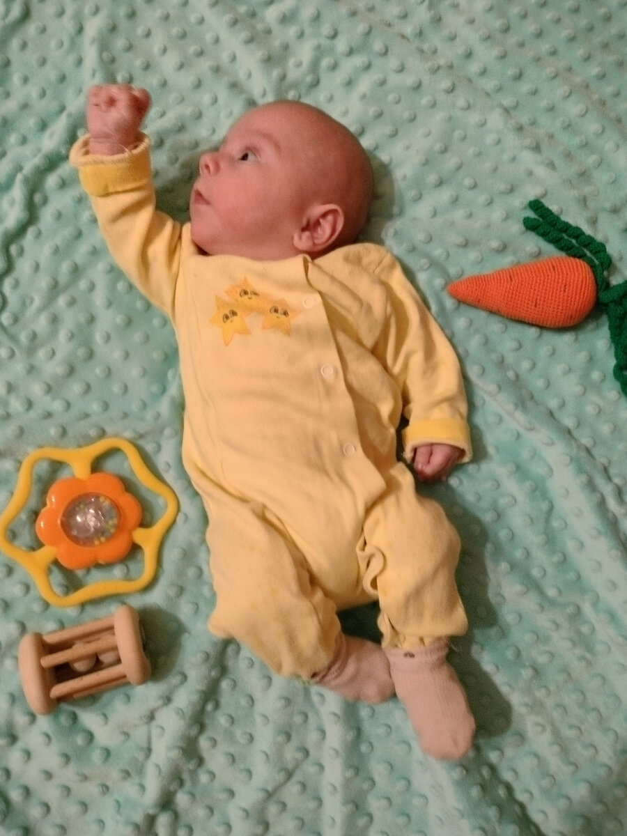 Это пример по цвету, но освещение искуственное, т.к. снимала вечером с лампой