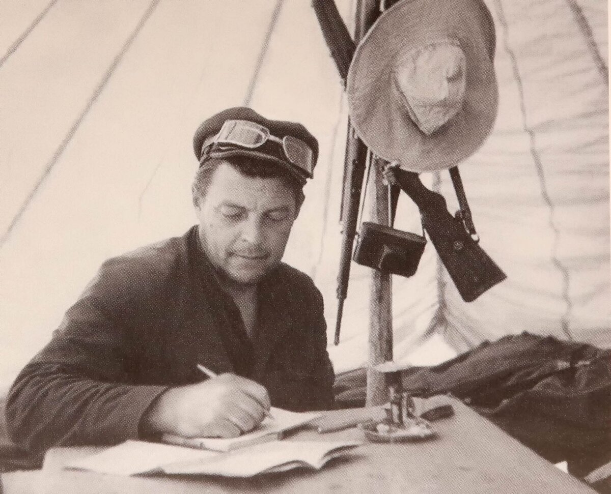 Иван Ефремов в экспедии