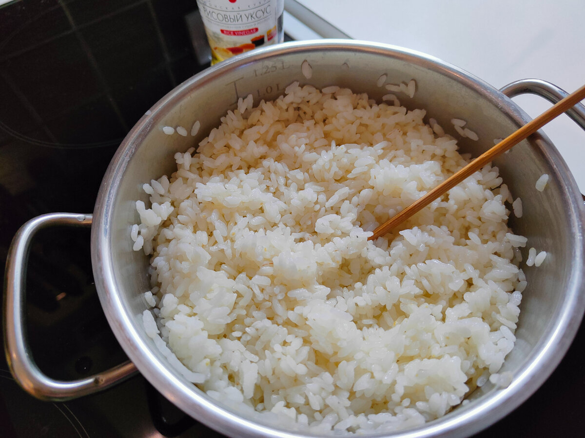 Готовый "правильный" рис 🍚: крупинки мягкие, но не разваренные, все целые, рис очень липкий 😁