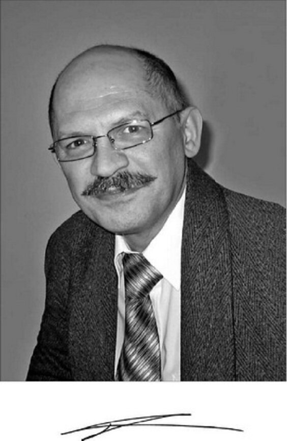 На  фото Олег Айрапетов - источник Яндекс  картинки