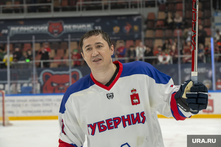    Анацкий играл с Махониным в хоккей, но в последнее время забросил
