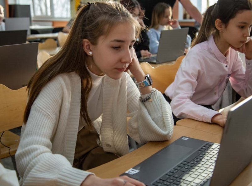 Большой интернет 30. Большой интернет 30. Большой интернет. Ростелеком интернет. Дети на уроке.