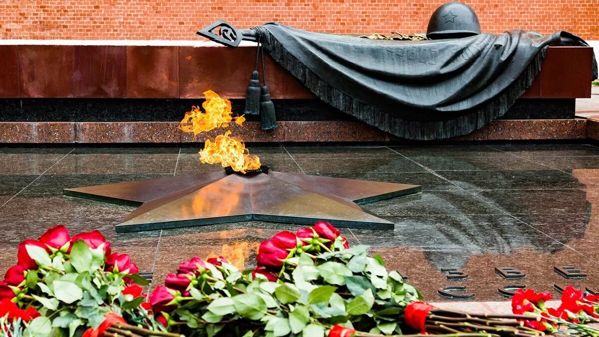В Подмосковье школьник взорвал Вечный огонь, засунув в мемориал ...