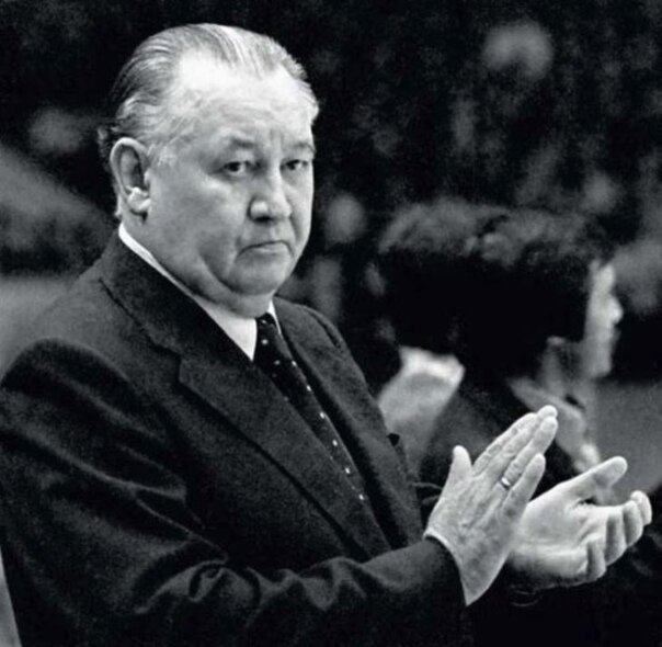 Для Бориса Павловича Кулагина, выигравшего со сборной СССР Суперсерию-74, «Приз «Известий» стал первым официальным турниром на посту старшего тренера национальной команды. Взято из открытого источника Яндекс.Картинки