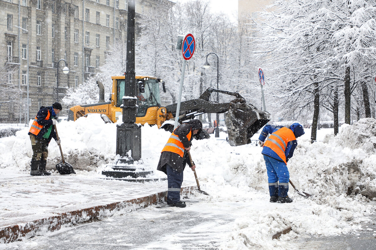 Санкт Петербург снег