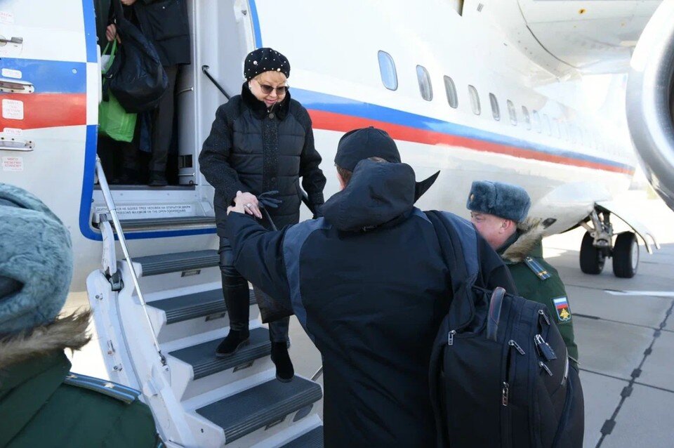     Поддержать космические войска прилетела и звезда «Большой перемены» Наталья Гвоздикова.  Минобороны РФ