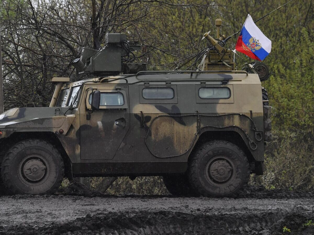    Бронеавтомобиль "Тигр" ВС РФ на российско-украинской границе© РИА Новости