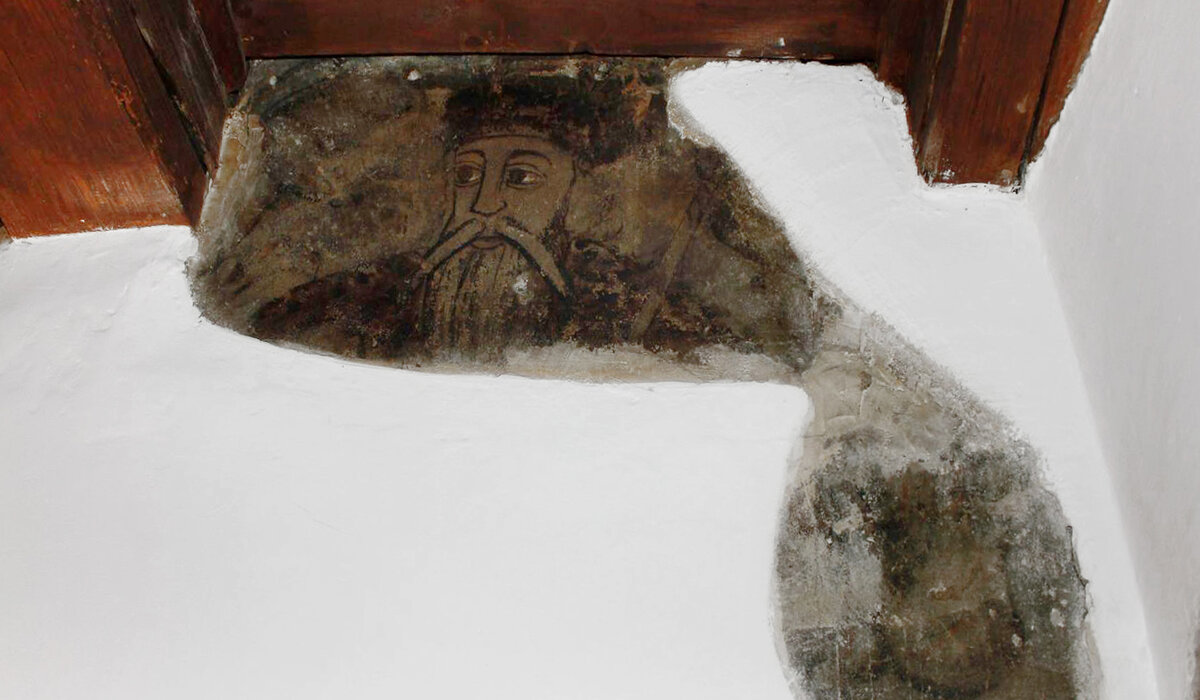 Третий из портретов XV века, сохранившихся в Доме Дракулы (Фото из личного архива автора статьи)