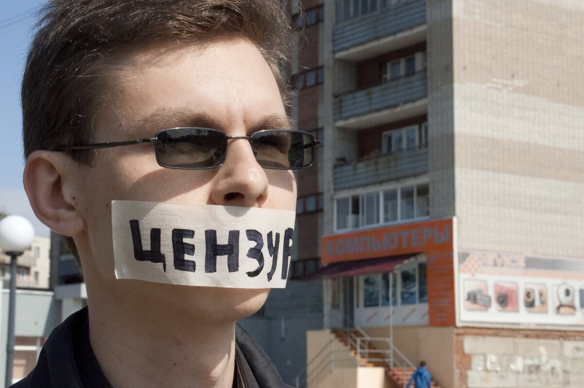 Фото не их тех времен, а в пору уже телевизионной журналистики 