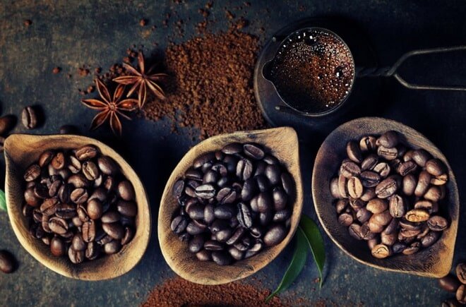 Выбирайте качественное кофейное зерно, и, по- возможности, откажитесь от растворимого кофе.